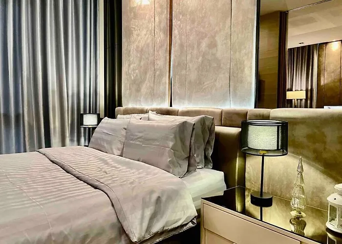 Luxurious In Prime Area *