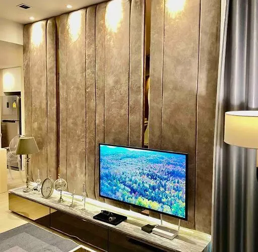 Luxurious In Prime Area