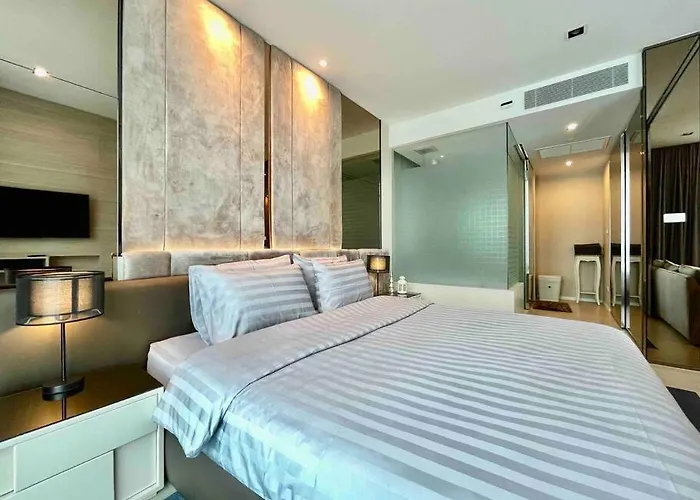 Luxurious In Prime Area