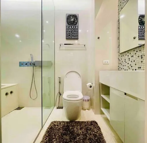 Luxurious In Prime Area *