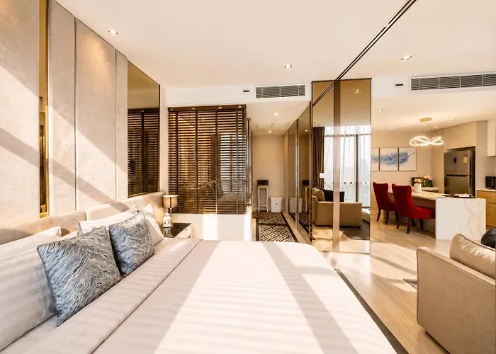 Luxurious In Prime Area *